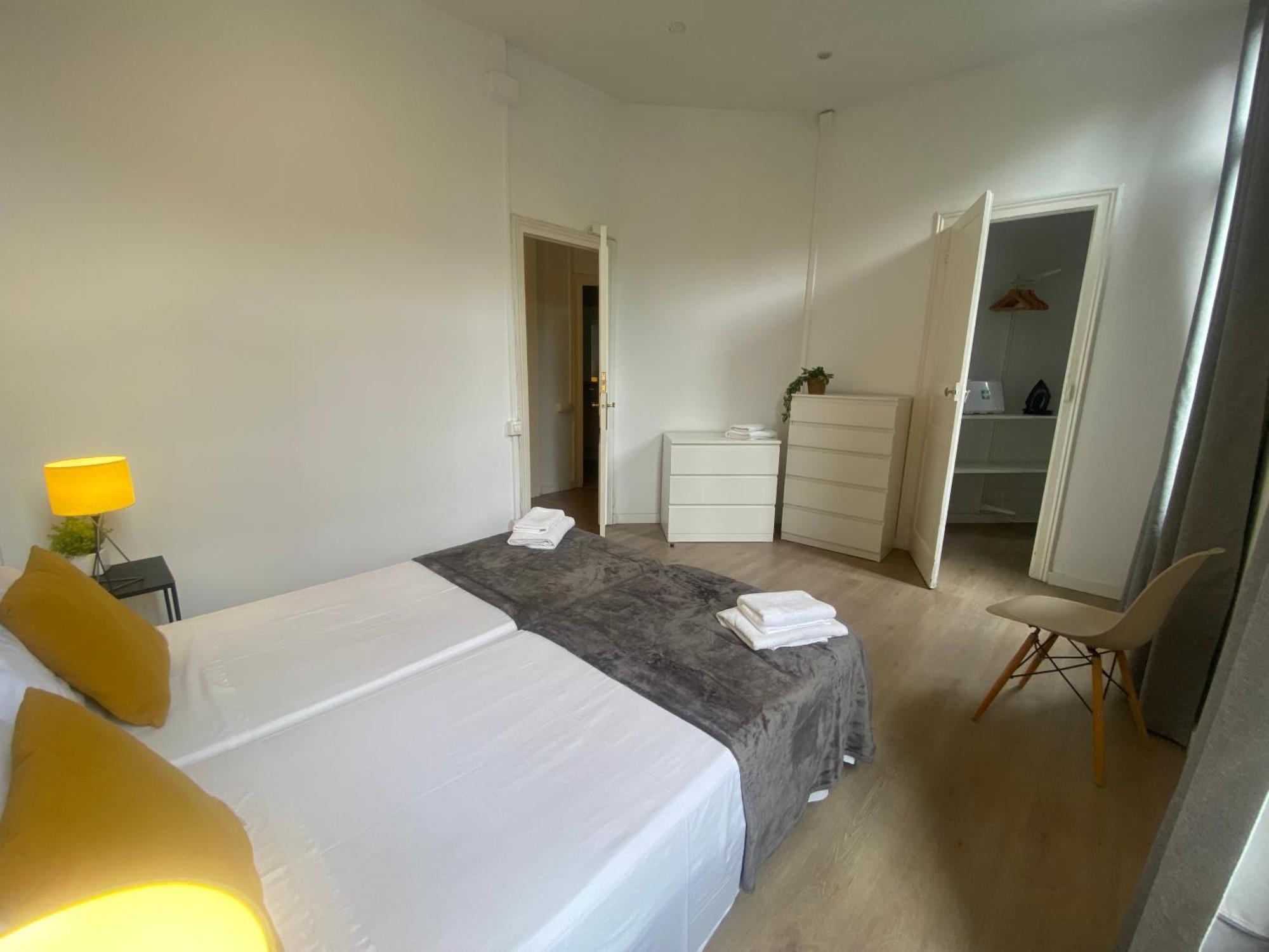 555 Bcn Apartment